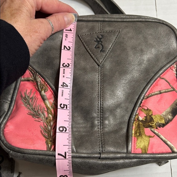 BROWNING IVY CAMOUFLAGE CONCEALED CARRY CROSSBODY HANDBAG GRAY/PINK - Picture 15 of 16
